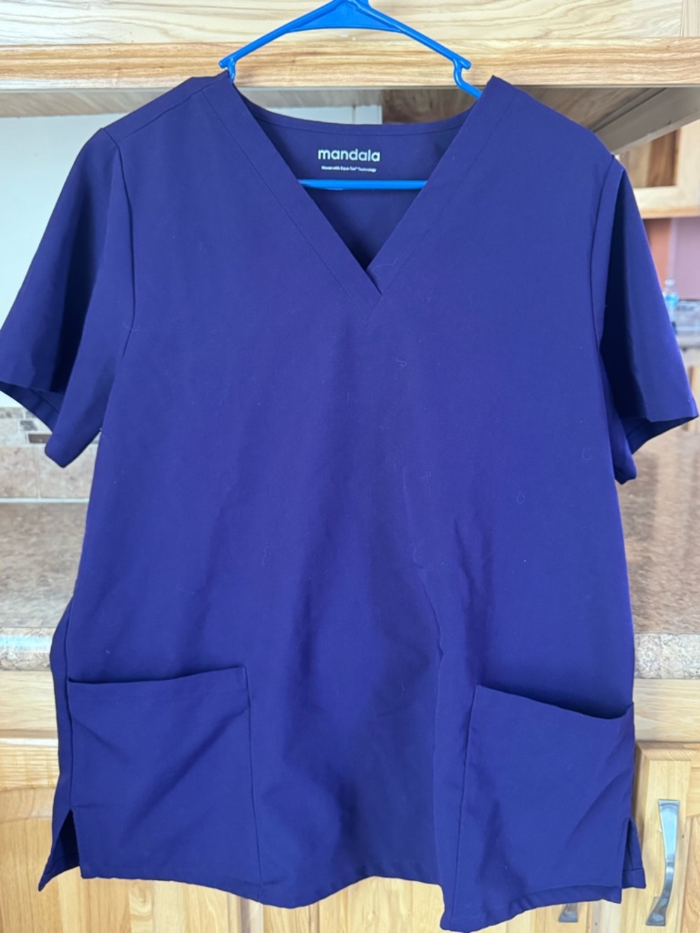 Assorted scrubs - Picture 7 of 8